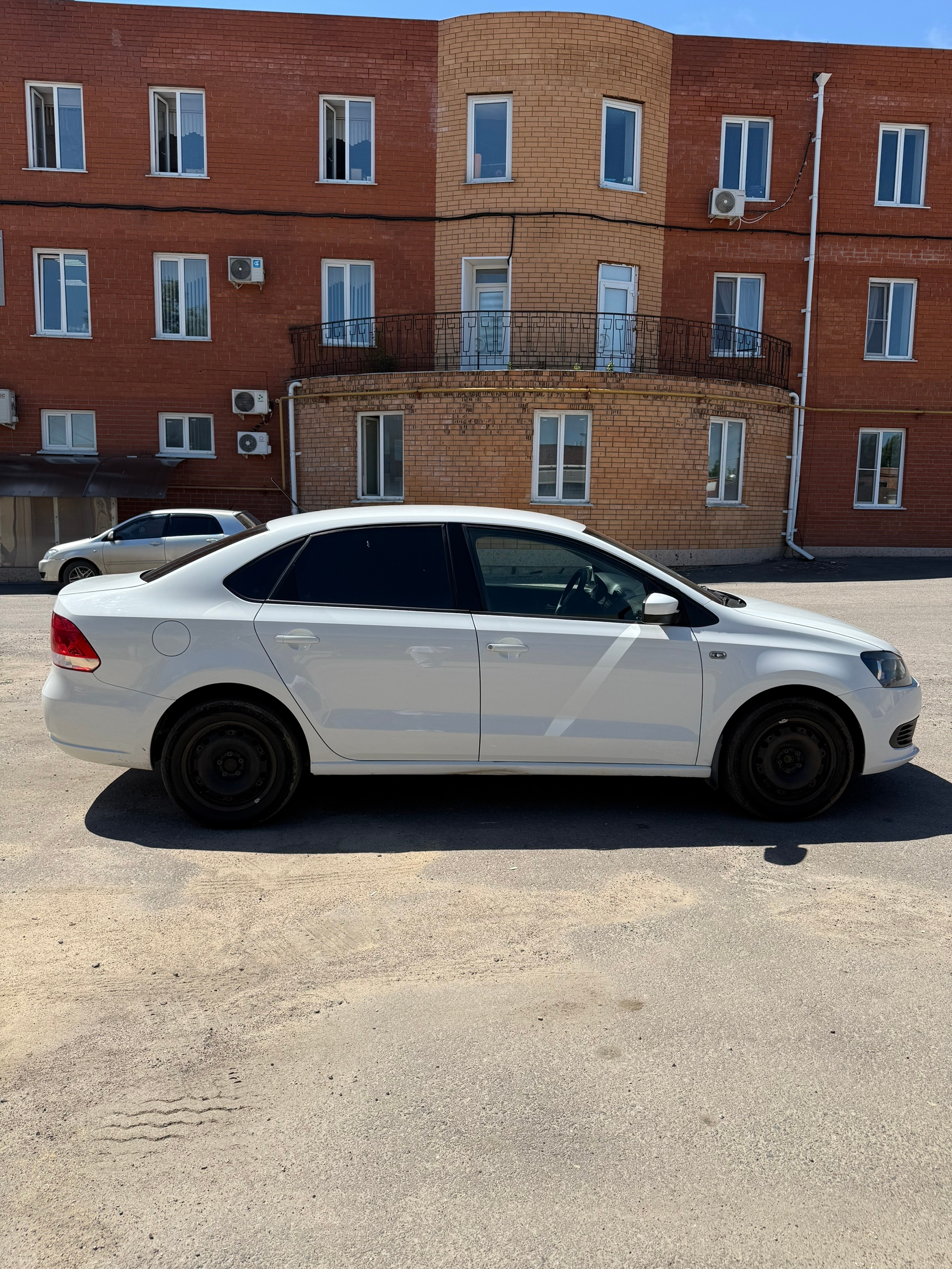 Volkswagen Polo 2014 1.6 механика (4)