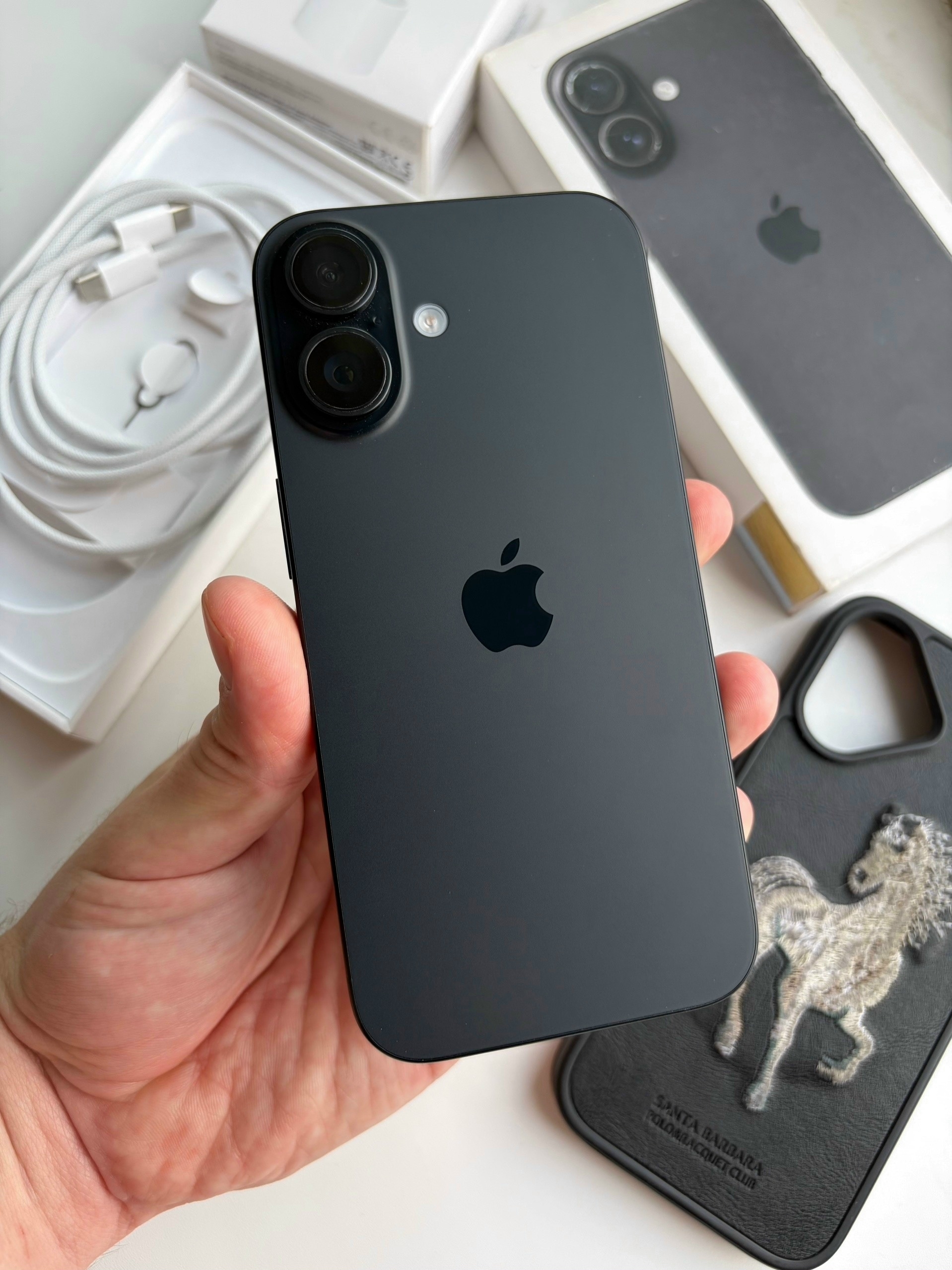 Продам iPhone 16 128 ГБ.