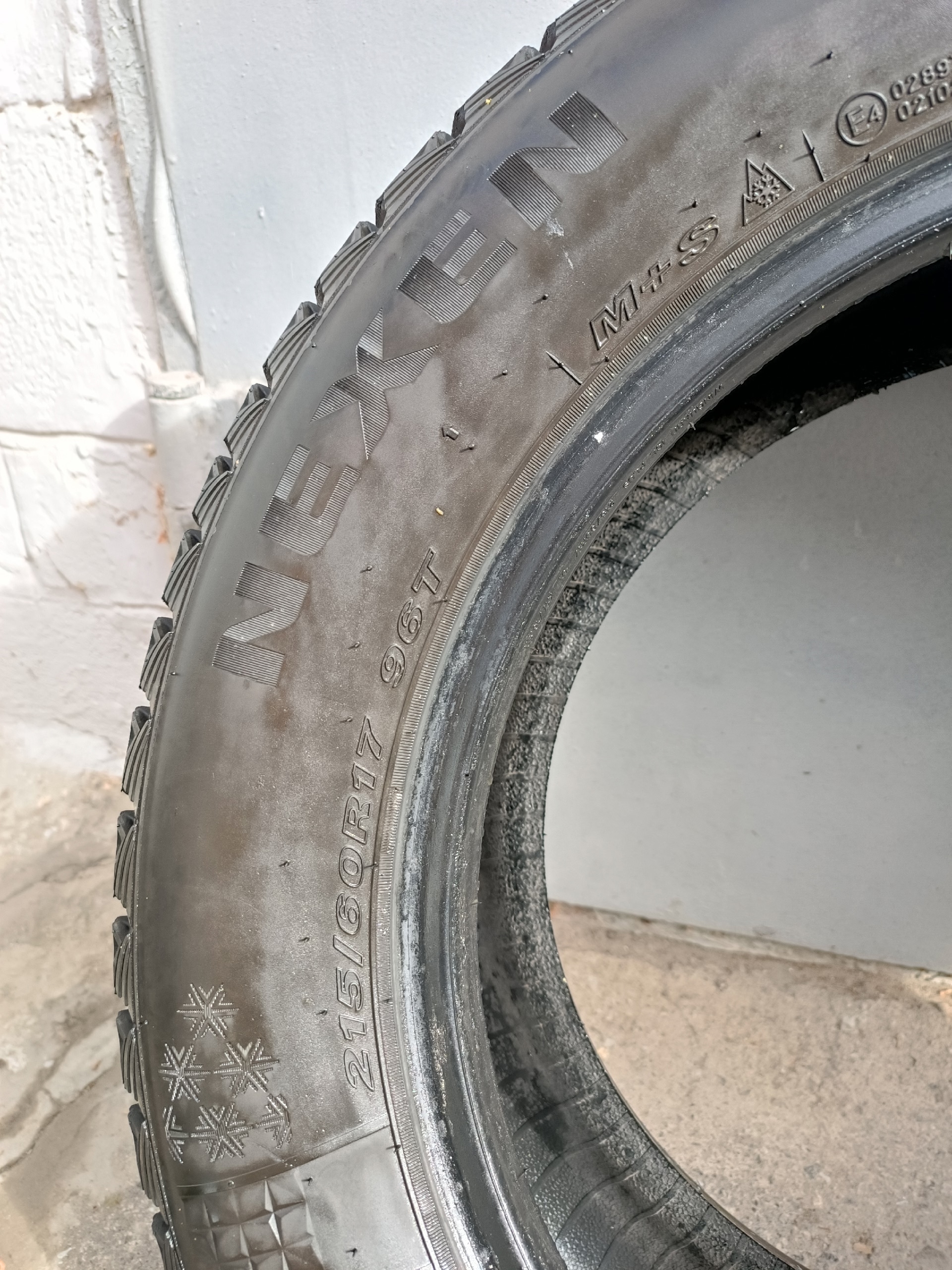 Продам зимнюю шипованную резину Pirelli (7)