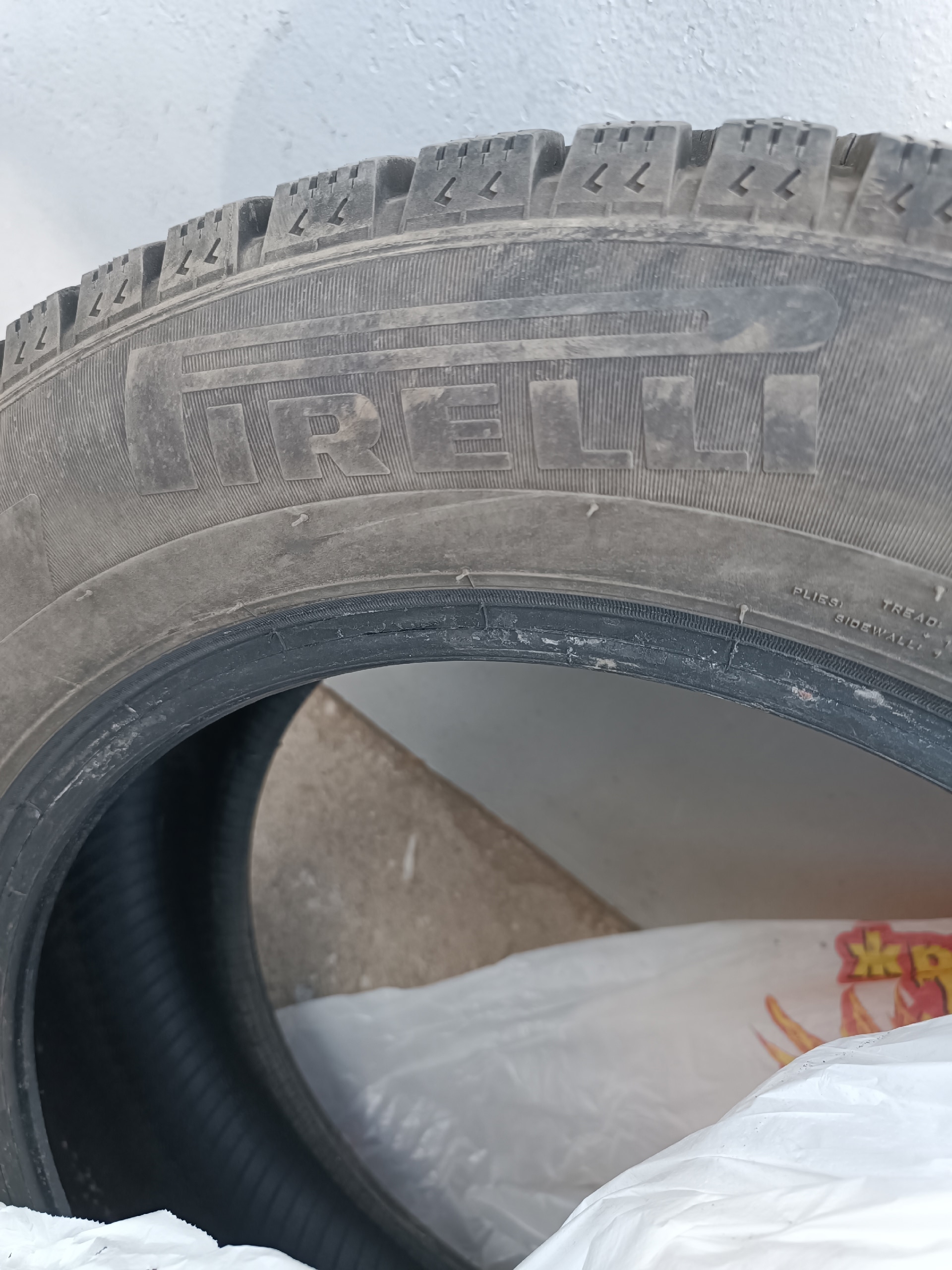 Продам зимнюю шипованную резину Pirelli (2)