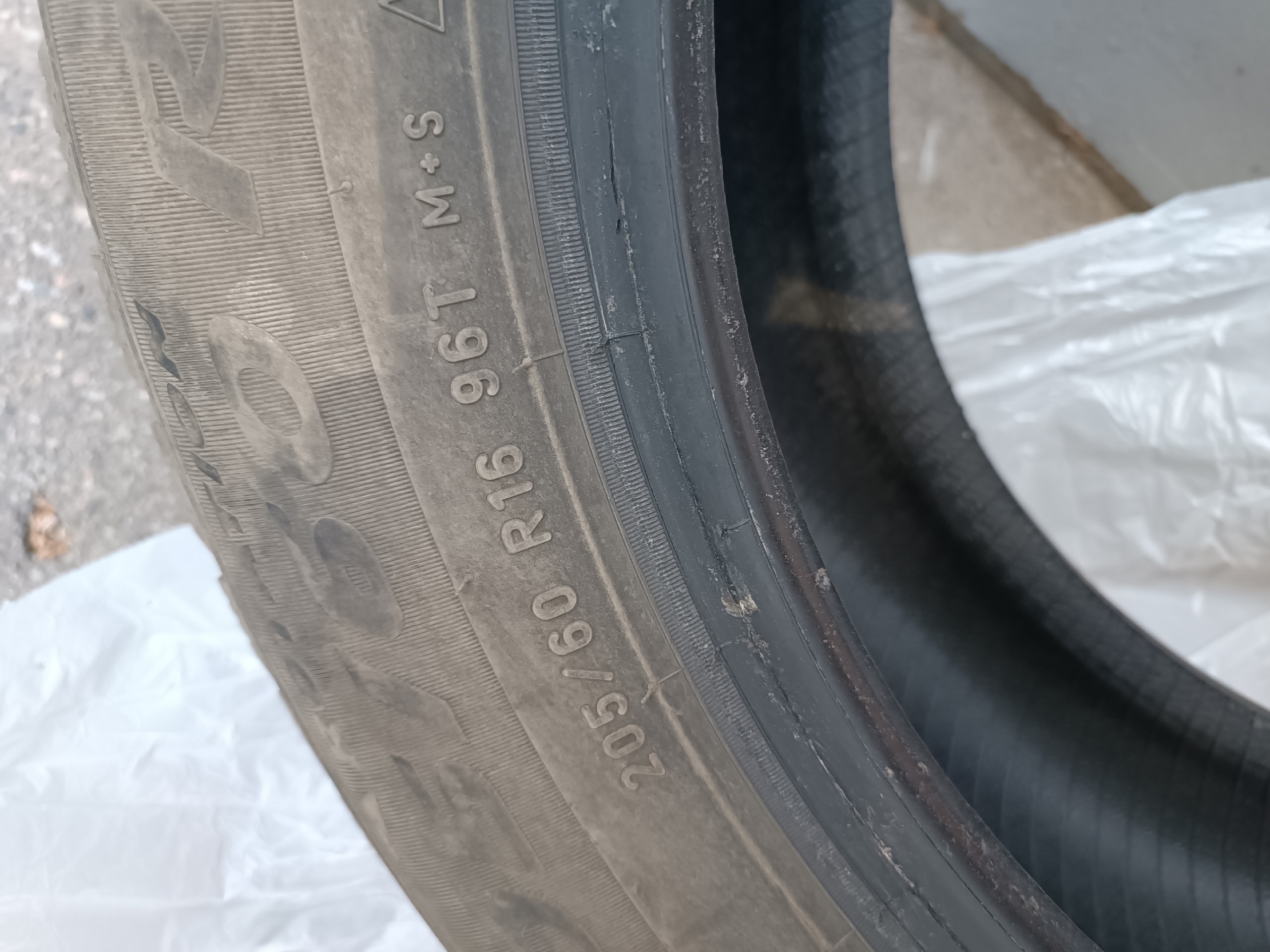 Продам зимнюю шипованную резину Pirelli