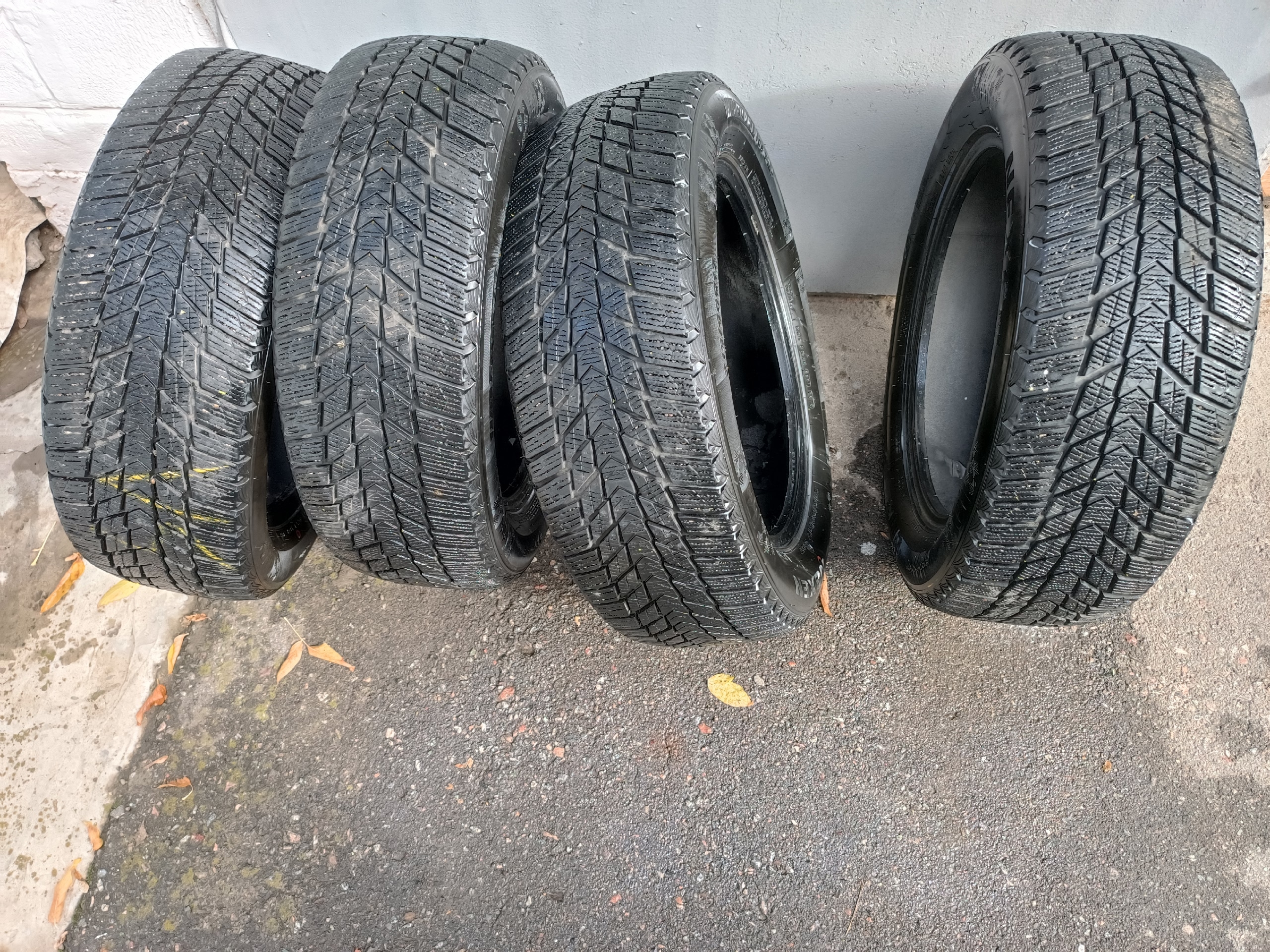 Продам зимнюю шипованную резину Pirelli (4)