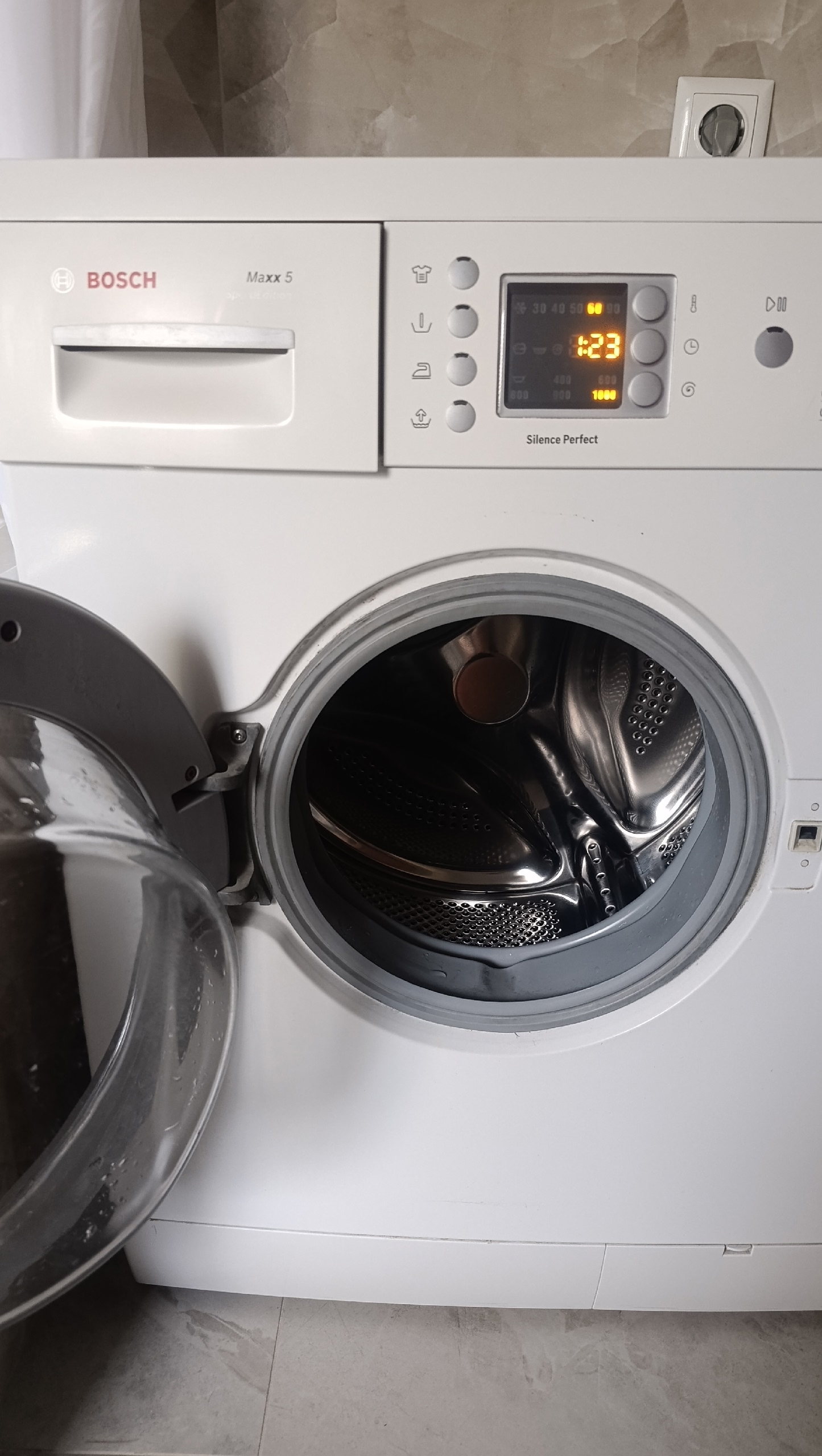 В продаже стиральная машина Bosch (2)