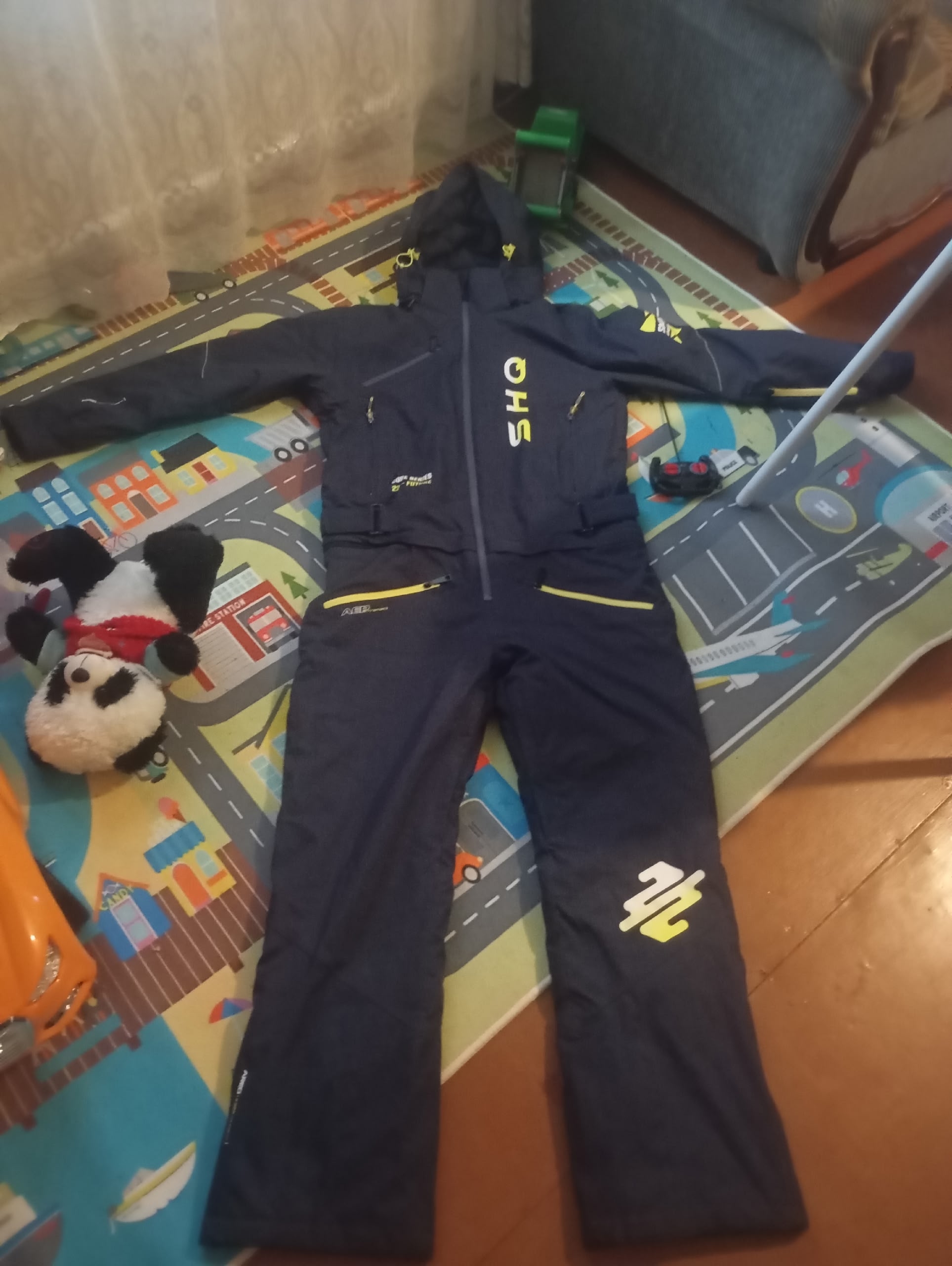 Горнолыжный костюм размер S продам