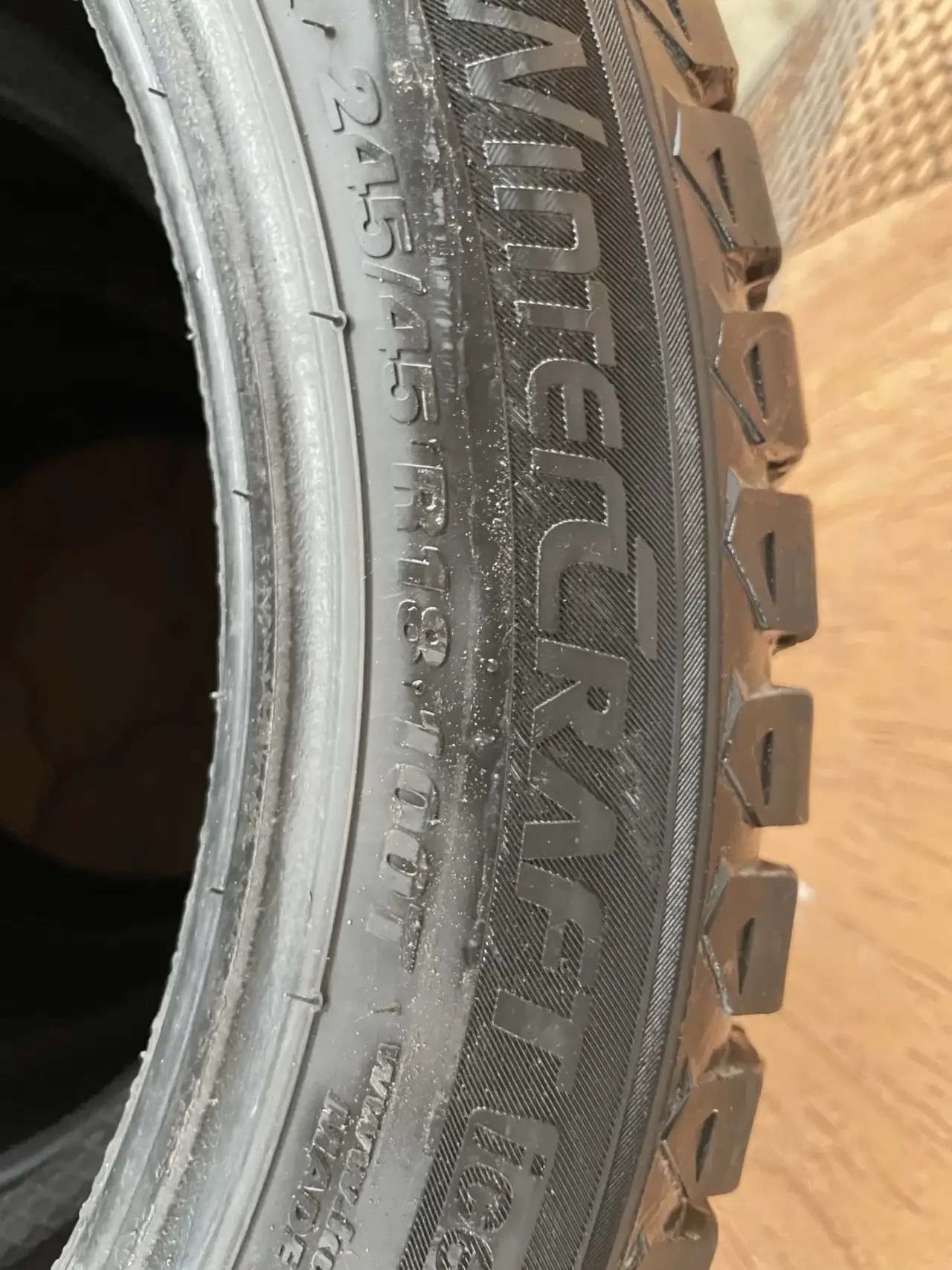 Продам зимнюю шипованную резину KUMHO (2)