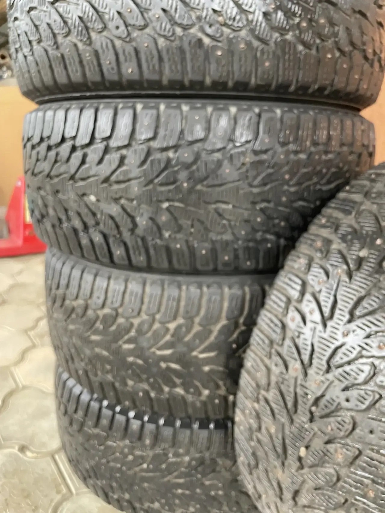 Продам зимнюю шипованную резину KUMHO (4)