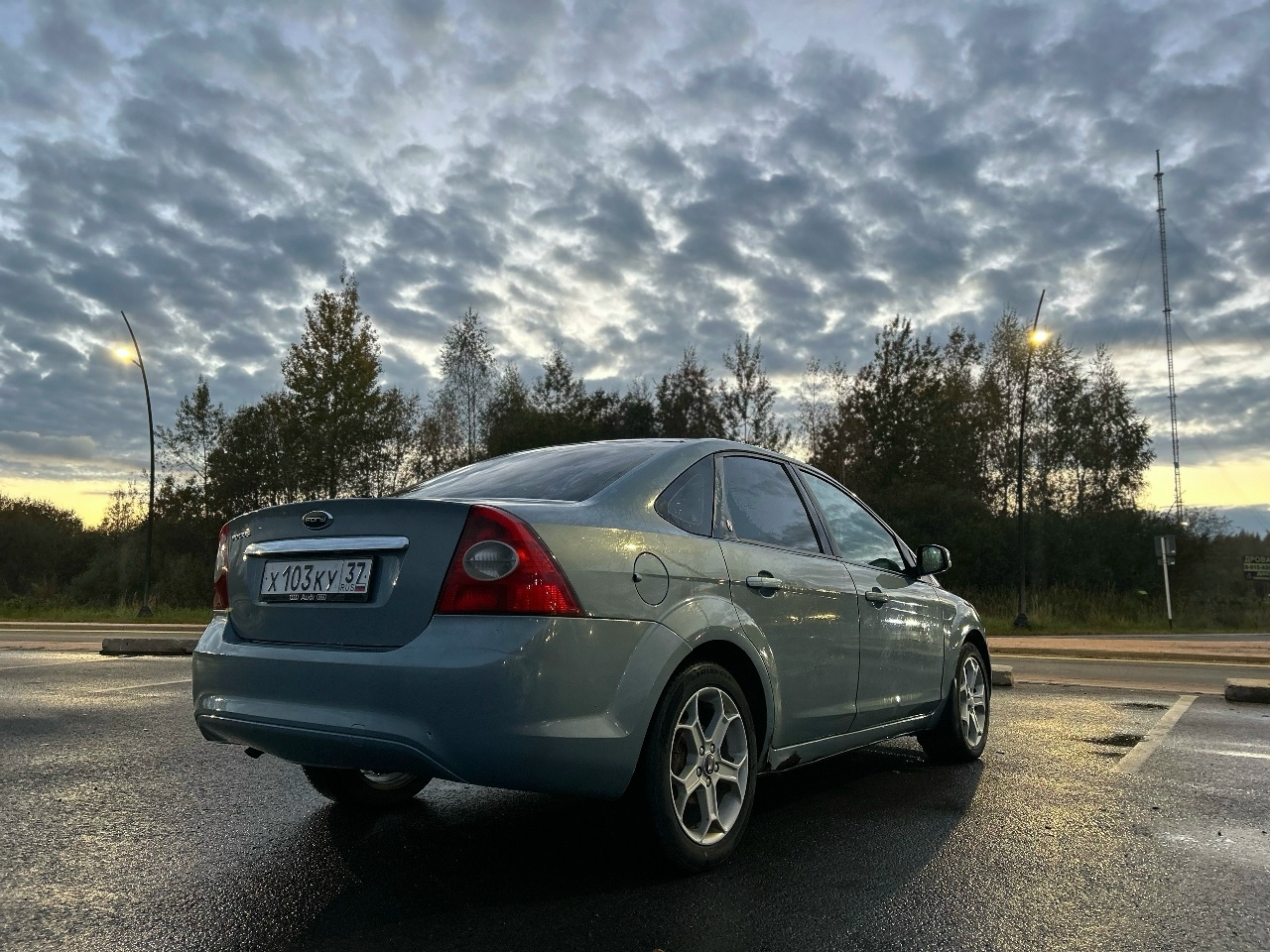 Ford Focus 1.8 механика продаю (10)