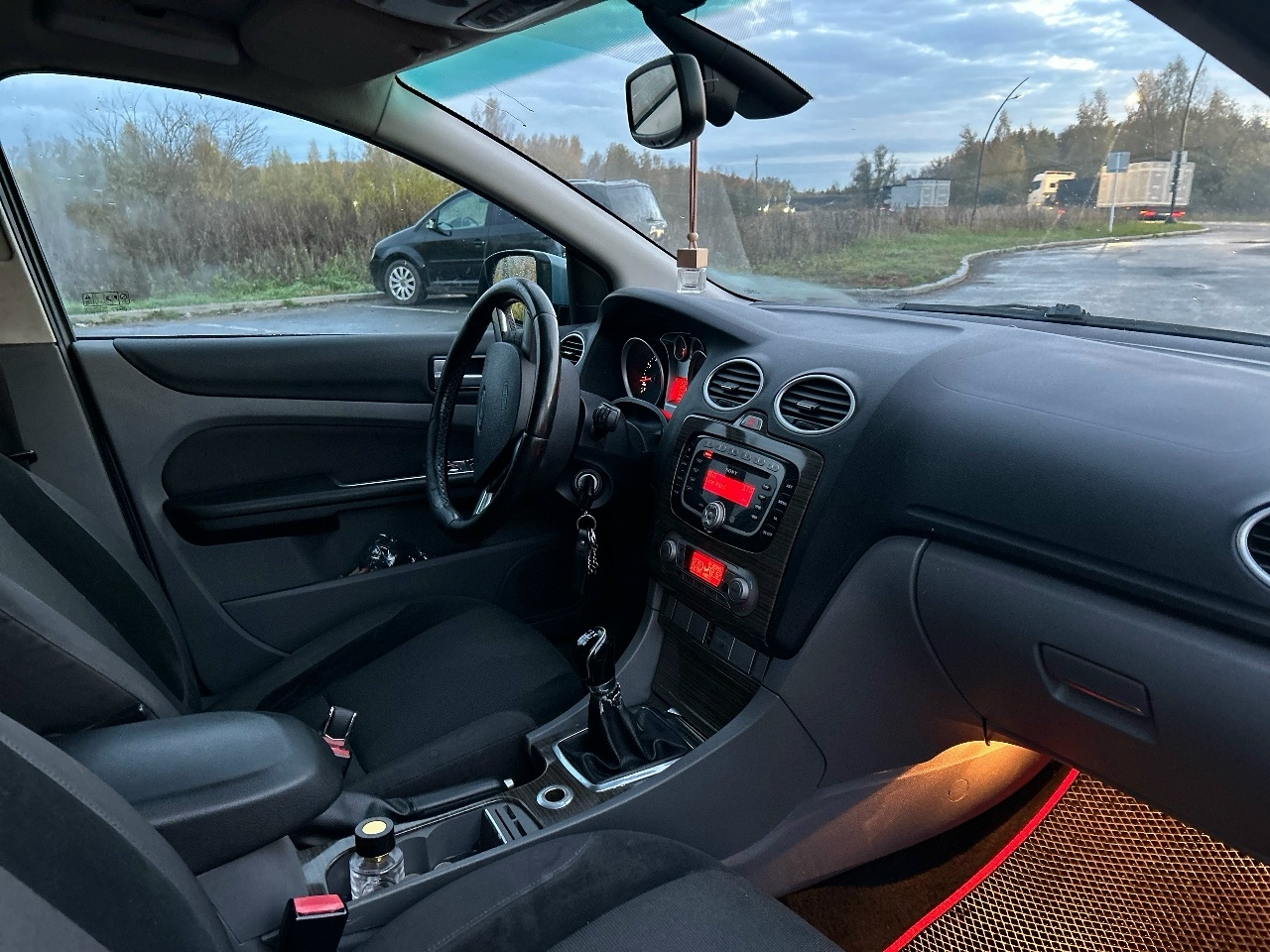 Ford Focus 1.8 механика продаю (2)