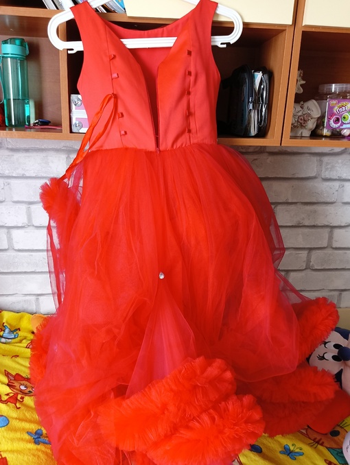 Продам красивое платье 122-140 сзади (2)